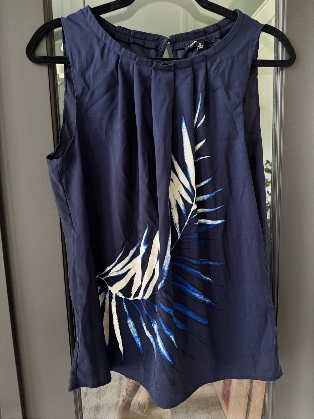 Chaus Navy Sleeveless Palm-Leaf Print Top Sophisticated Understated
